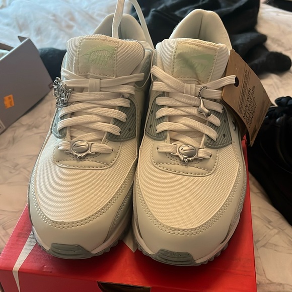 New Nike size 9 Woman’s Air Max - Picture 1 of 5